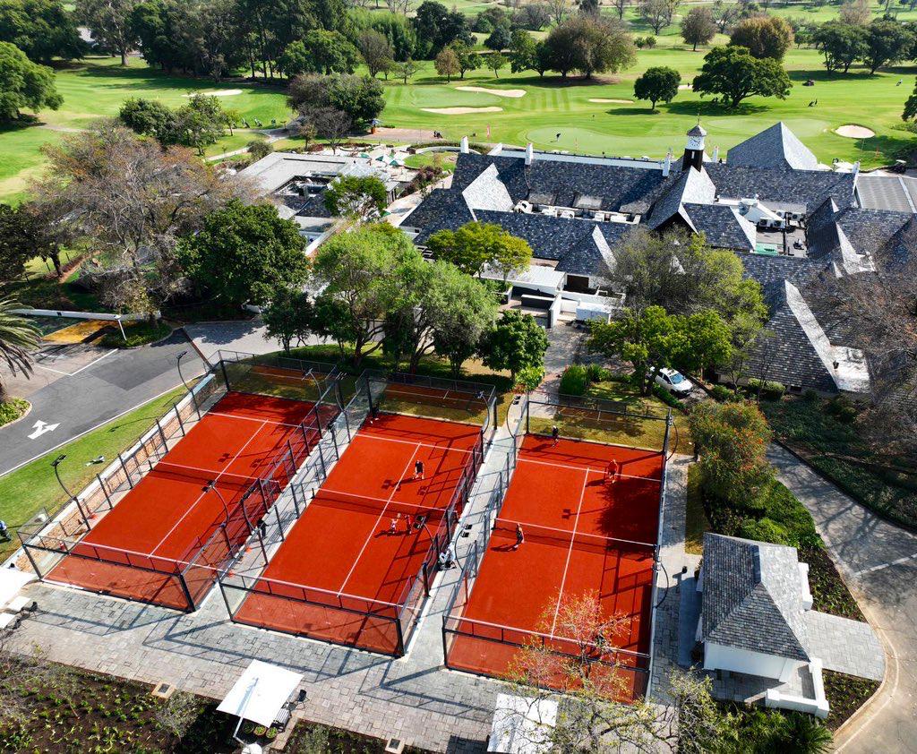 Quadra de padel ao ar livre
